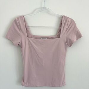 Aritzia Original Contour Square Neck Short Sleeve Top in Light Pink Size Medium